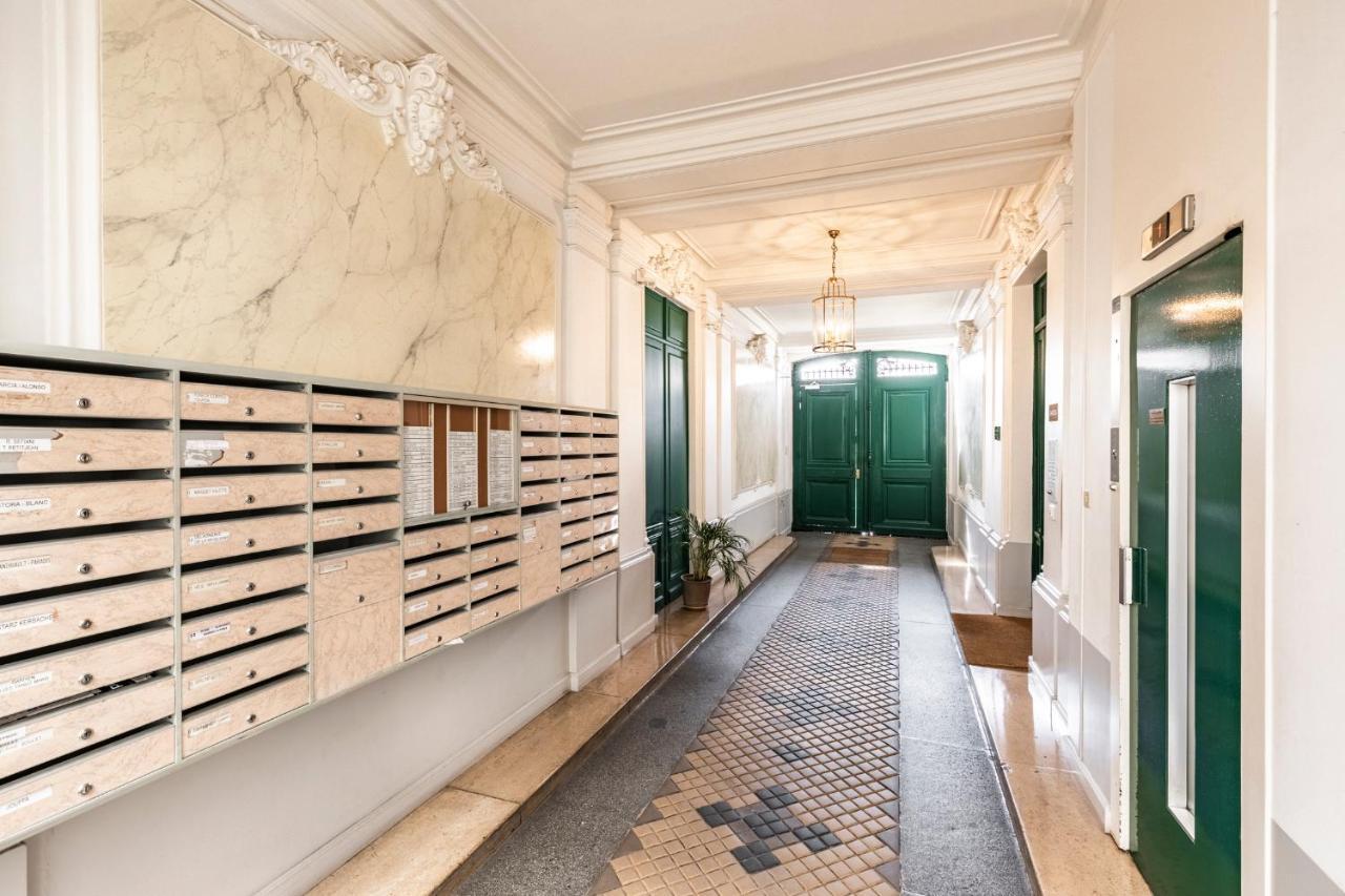 Tourville - Tres Beau Studio - Bail Mobilite Paris Exteriör bild
